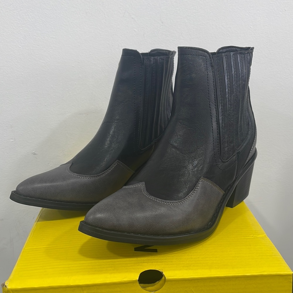 Huge Sale 🎉🎉🎉Seven7 Women's Boots Gray Color Size : 8 BNIB